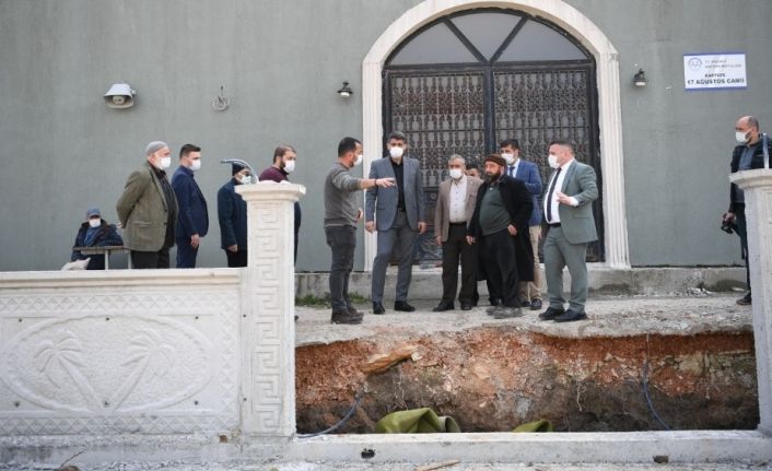 Kocaman, Akşemseddin Cami çalışmalarını inceledi