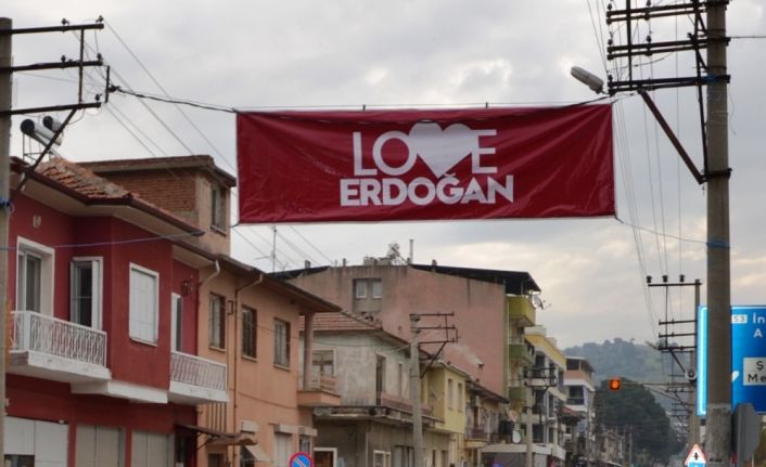 Koçarlı ‘Love Erdoğan’ pankartlarıyla donatıldı