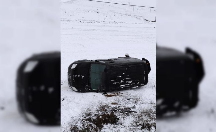 Kontrolden çıkan kamyonet yan yattı: 1 yaralı