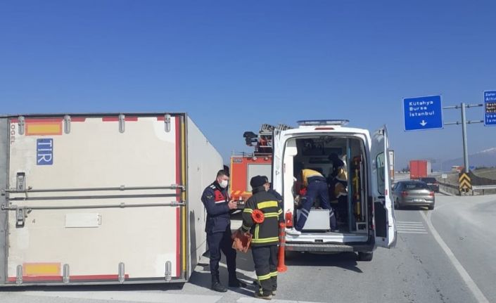 Kontrolden çıkan tır devrildi: 1 yaralı