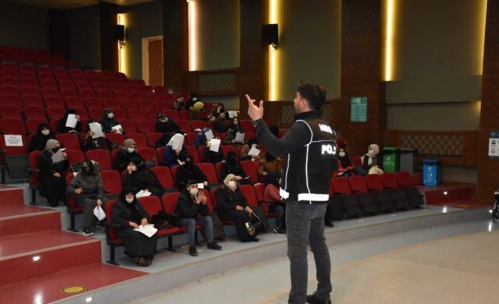 Konya’da narkotik polisinden Dünya Kadınlar Günü’nde eğitim