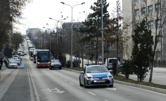 Kosova’da otobüs konvoylu protesto eylemi