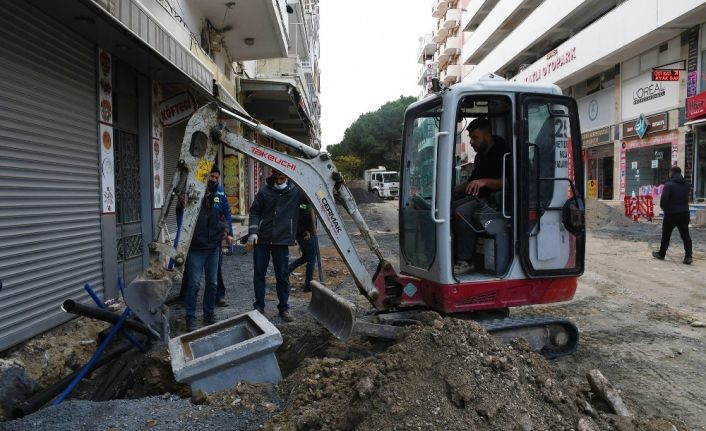 Kuşadası’nda caddelerdeki yenileme çalışmalarının kapsamı genişledi