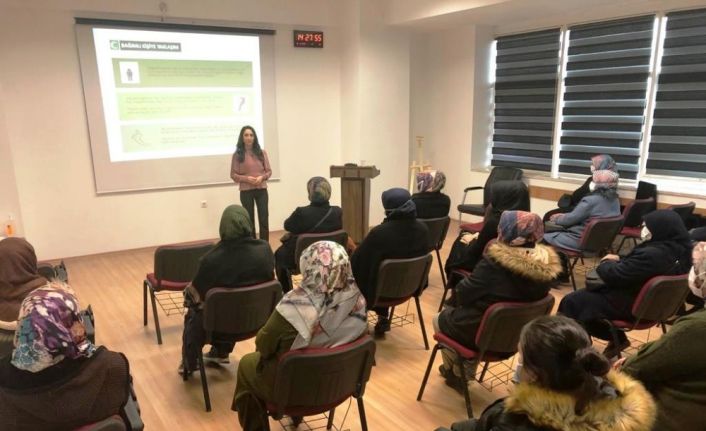 Kütahya’da annelere “En İyi Narkotik Polisi Anne” semineri