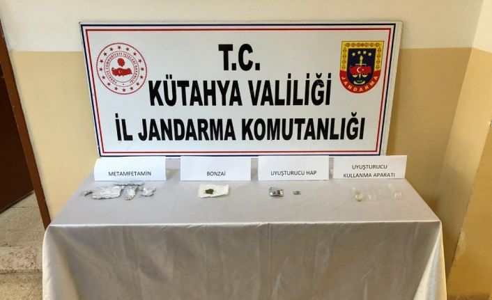 Kütahya’da durdurulan bir araçta uyuşturucu ele geçildi: 2 gözaltı