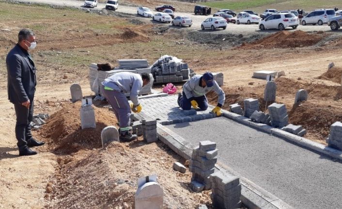 Malatya Büyükşehir’den mezarlıklara bakım ve temizlik çalışması