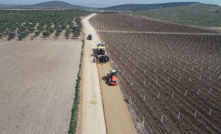 Manisa’da bakımsız yol beton gibi sağlam olacak