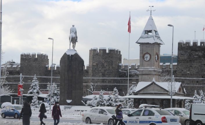 Mart karı Kayseri’yi beyaza bürüdü