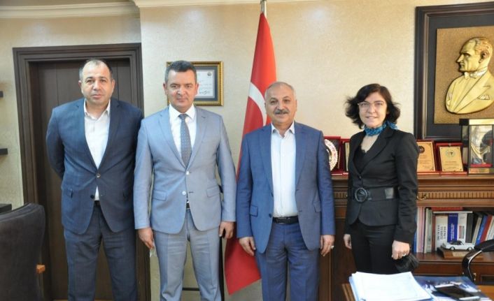 Mersin’de tabela kirliliği ve kaldırım işgaline izin verilmeyecek