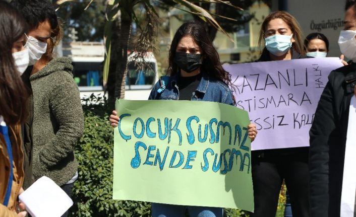 Mersin’de vatandaşlar çocuk istismarını protesto etti