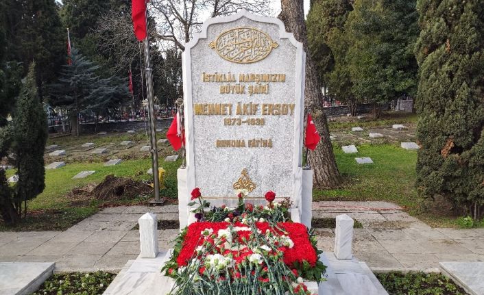 Milli şair Mehmet Akif Ersoy kabri başında anıldı