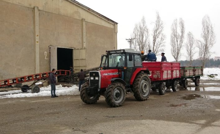 Muş’ta bin 500 çiftçiye gübre ve tohum desteği