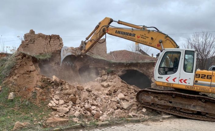 Nevşehir’de metruk binalar yıkılıyor