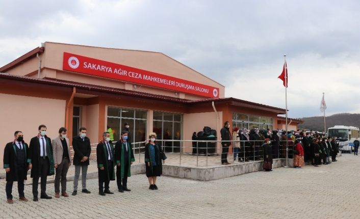 Öldürülen meslektaşları için saygı duruşu yaptılar, tek yürek olamadılar