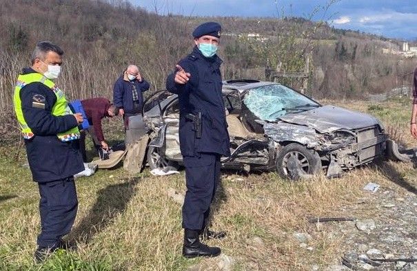 Otomobil ile pikabın kafa kafaya çarpıştığı kaza kamerada