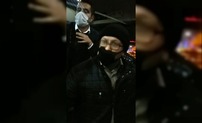 (Özel) İETT otobüsünde maske tartışması kamerada