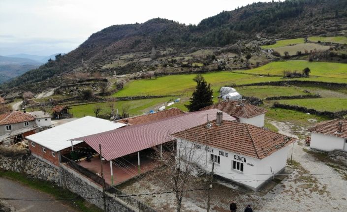 (ÖZEL) Zeki Müren’in hatırası bu binada yaşıyor