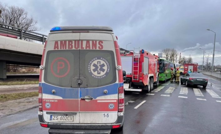 Polonya’da askerleri taşıyan otobüsler kaza yaptı: 22 yaralı