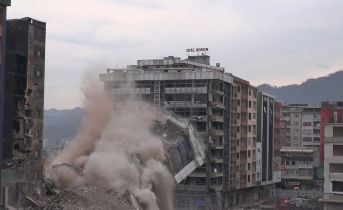 Rize’de kentsel dönüşüm çalışmalarında yıkımlar sürüyor