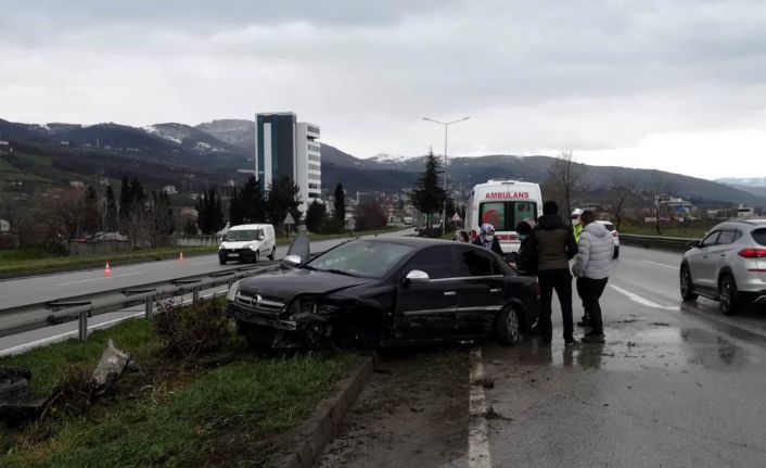 Samsun’da otomobil bariye çarptı: 1 yaralı