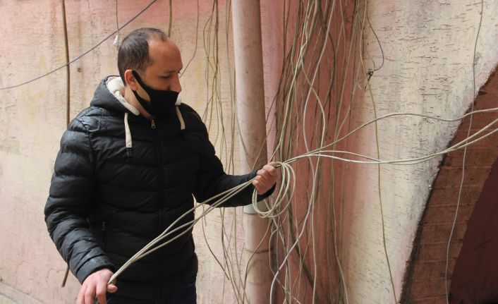 Şanlıurfa’da esnafın elektrik kabloları çalındı