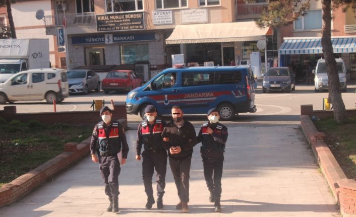 Sera demirlerini çalıp kaçan hırsızlık şüphelisini jandarma yakaladı