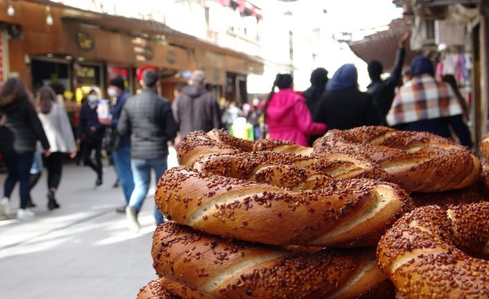 Seyyar simitçiler yasakları özlüyor