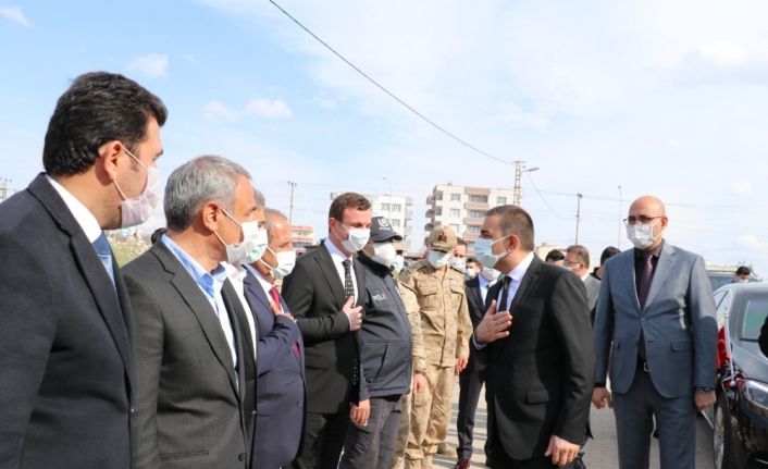 Siirt Valisi Hacıbektaşoğlu, aralarında husumet bulunan iki aileyi barıştırdı