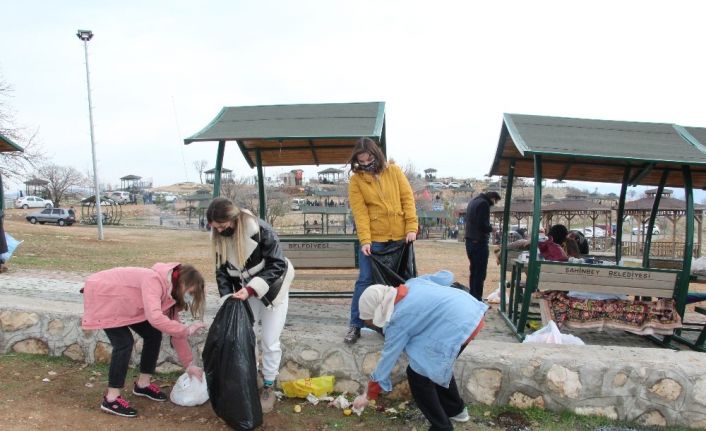 Siirt’teki çevre temizliği etkinliğine Ukraynalı turistler de katıldı