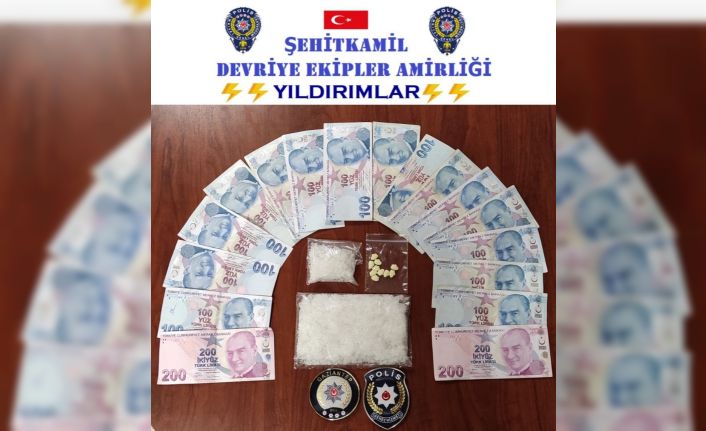 Şüphe üzerine durdurulan aracın sürücüsü ehliyetsiz çıktı