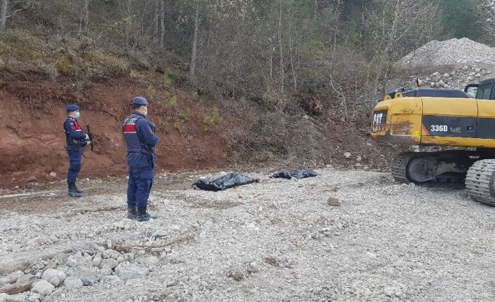 Taş kırma makinesine sıkışan 2 işçi feci şekilde can verdi