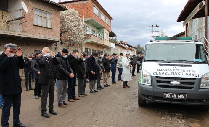 Tedavi için bebeği sezaryenle alınan korona hastası anne kurtarılamadı