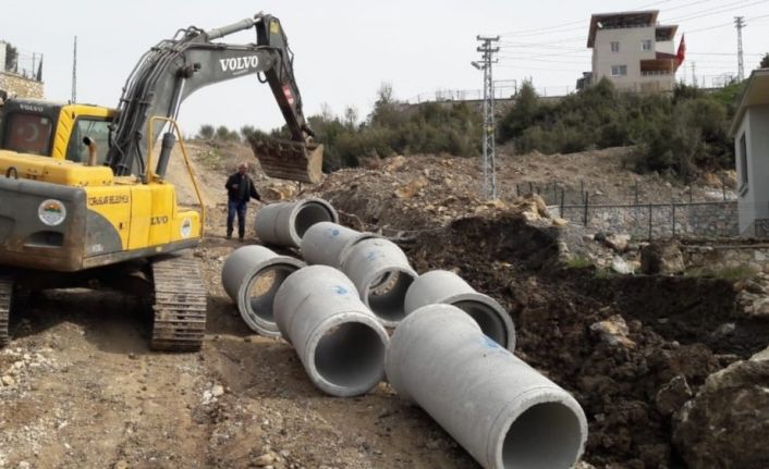 Toroslar’ın yaylalarında yol çalışmaları aralıksız sürüyor