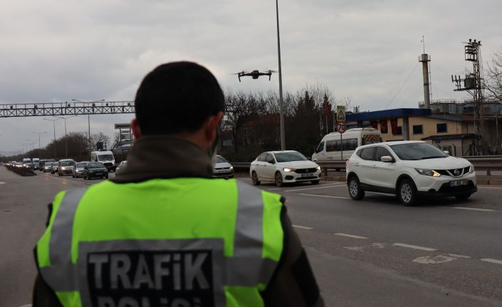 Trafik yoğunluğuna sebep olan sürücülere drone’lu denetim