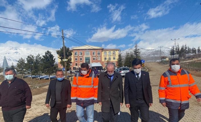 Tufanbeyli’de üreticilere meyve fidanı ve yonca tohumu dağıtımı yapıldı