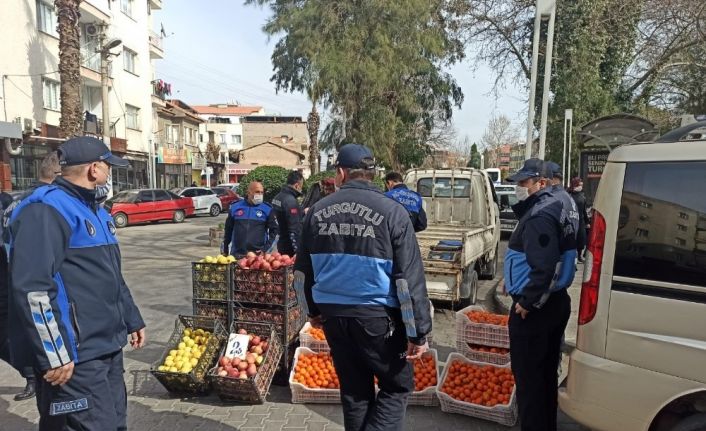 Turgutlu’da kurallara uymayan seyyar satıcılara işlem yapıldı