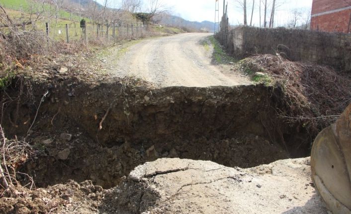 Türkeli’de yol çöktü