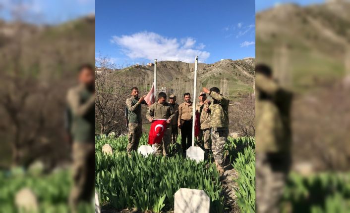 Uludere’de şehit mezarları temizlenip Türk bayrakları yenilendi