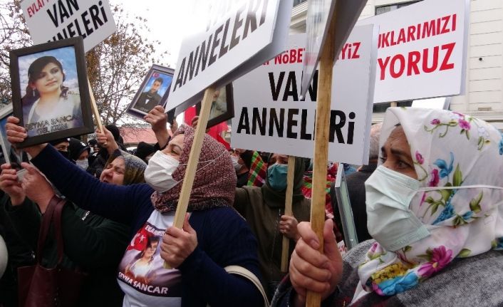 Vanlı annelerin mücadelesi çığ gibi büyüyor