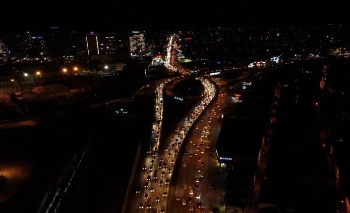 Vatandaş özel aracıyla yola çıktı, pandemide Bursa trafiğinin yükü arttı