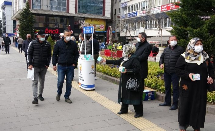 Vatandaşlara kandil simidi dağıtıldı