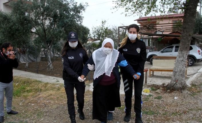 Yaşlıların aşı olabilmesi için polis ekipleri seferber oldu