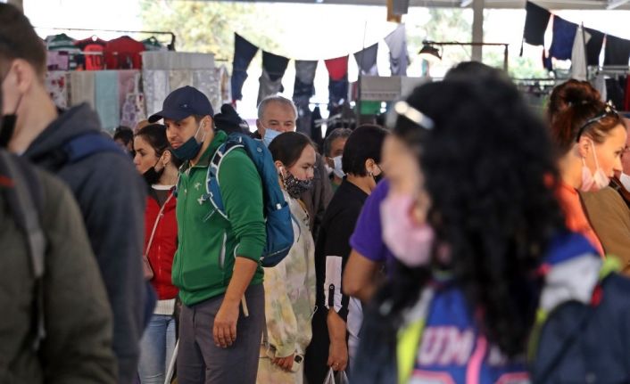 Yüksek riskli Antalya’nın kapalı semt pazarında endişelendiren görüntü