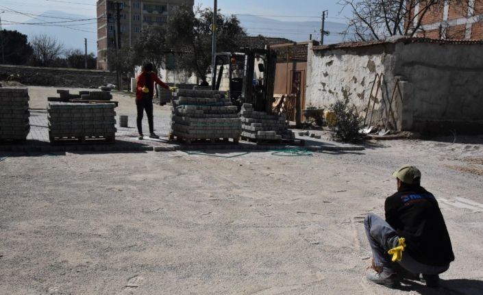 Yunusemre’den Muradiye’ye kilitli parke taşı