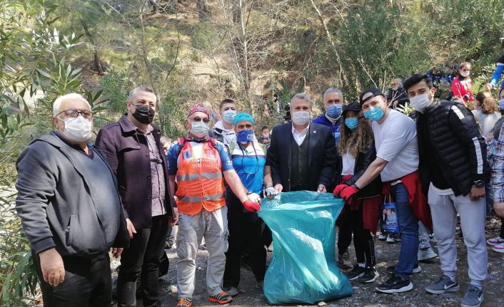 Yunusemreli doğaseverler çevre temizliği için toplandı