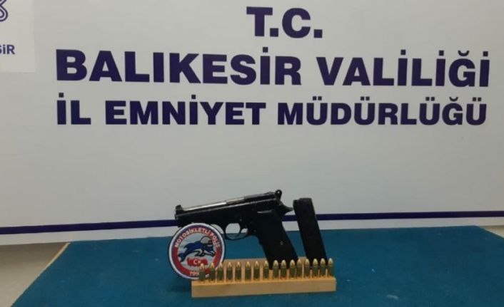 Balıkesir’de polis 14 aranan şahsı yakaladı