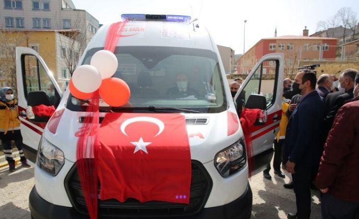 Bayburt’ta tam donanımlı 5 yeni ambulans hizmete girdi