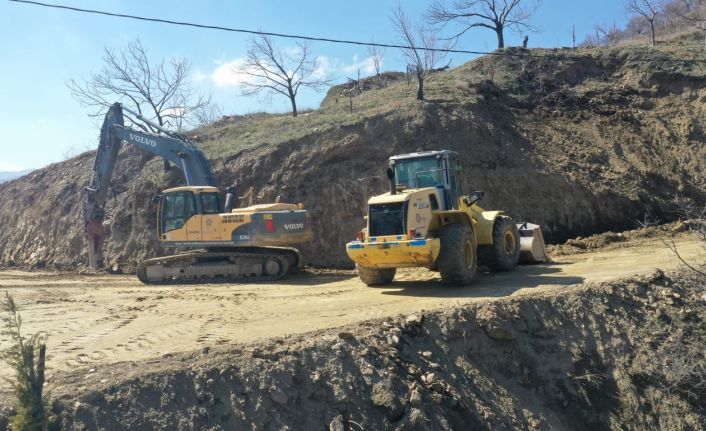 Büyükşehir Belediyesi yol yapım çalışmalarını sürdürüyor