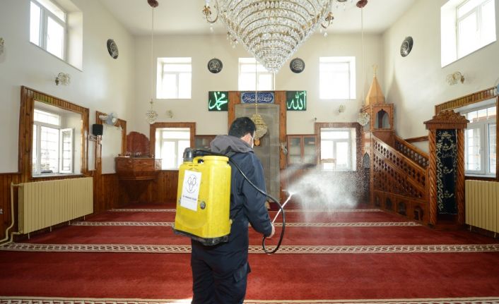 Camii ve mescitlerde bahar temizliği ve dezenfeksiyon çalışması