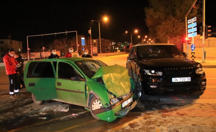 Elazığ’da cip ile otomobil çarpıştı: 2 ağır yaralı